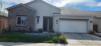 2371 Bharvani Ave in Manteca, CA - Building Photo