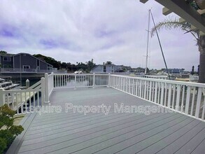 2325 Kingsbridge Ln in Oxnard, CA - Building Photo - Building Photo