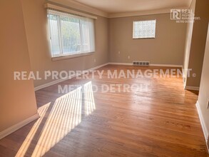 19645 Woodmont St in Harper Woods, MI - Building Photo - Building Photo