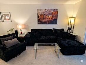 3542 Shoreline Bluff Lane, Unit (1st Floor Bedroom - Ground Level) in San Diego, CA - Building Photo - Building Photo