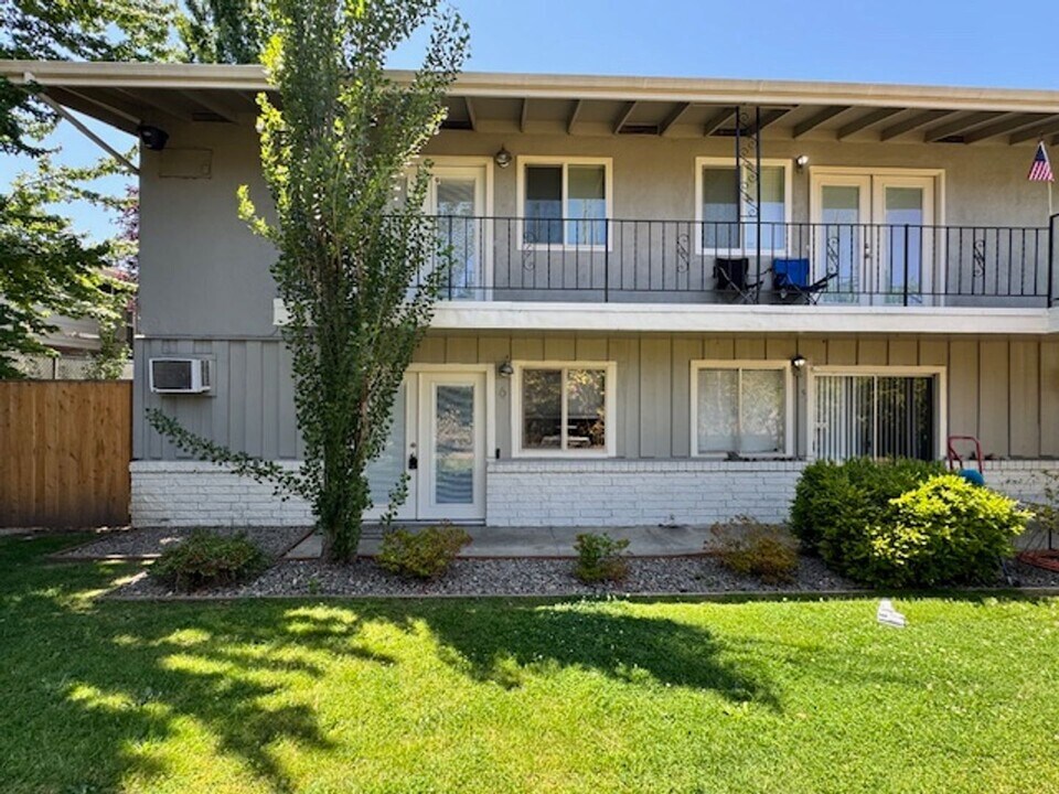 632 Berrydale Ave in Medford, OR - Building Photo