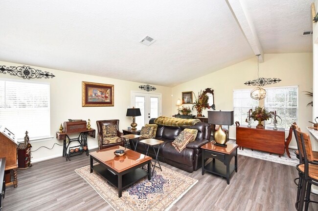 property at 7 Braemar Forest St