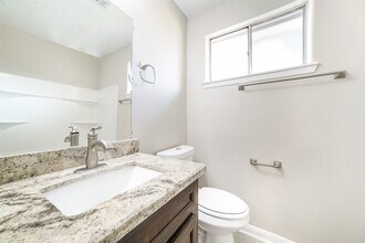203 La Fonda Dr in Houston, TX - Building Photo - Building Photo
