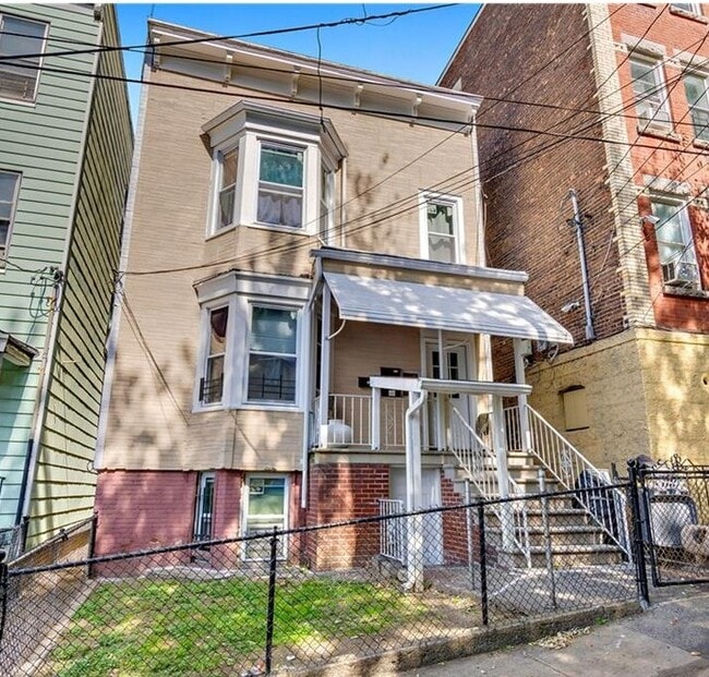 61 Poplar St, Unit B
