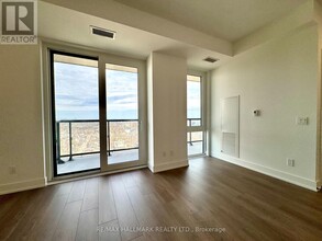 308-3308 Jarvis St in Toronto, ON - Building Photo - Building Photo