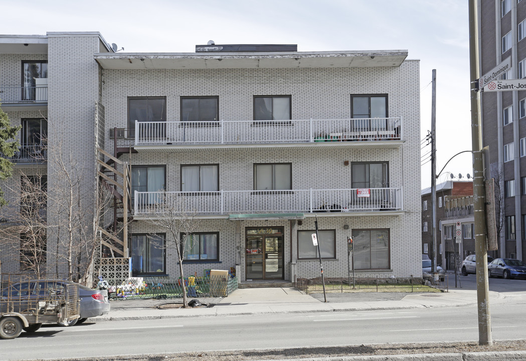 50 Saint-Joseph E in Montréal, QC - Building Photo