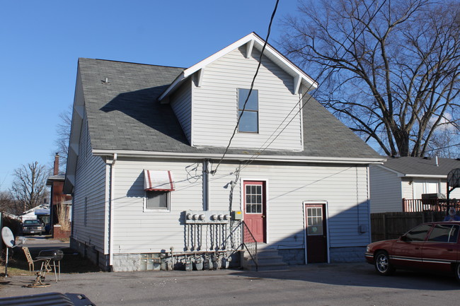 305 Bowman Ave in East Alton, IL - Building Photo - Building Photo