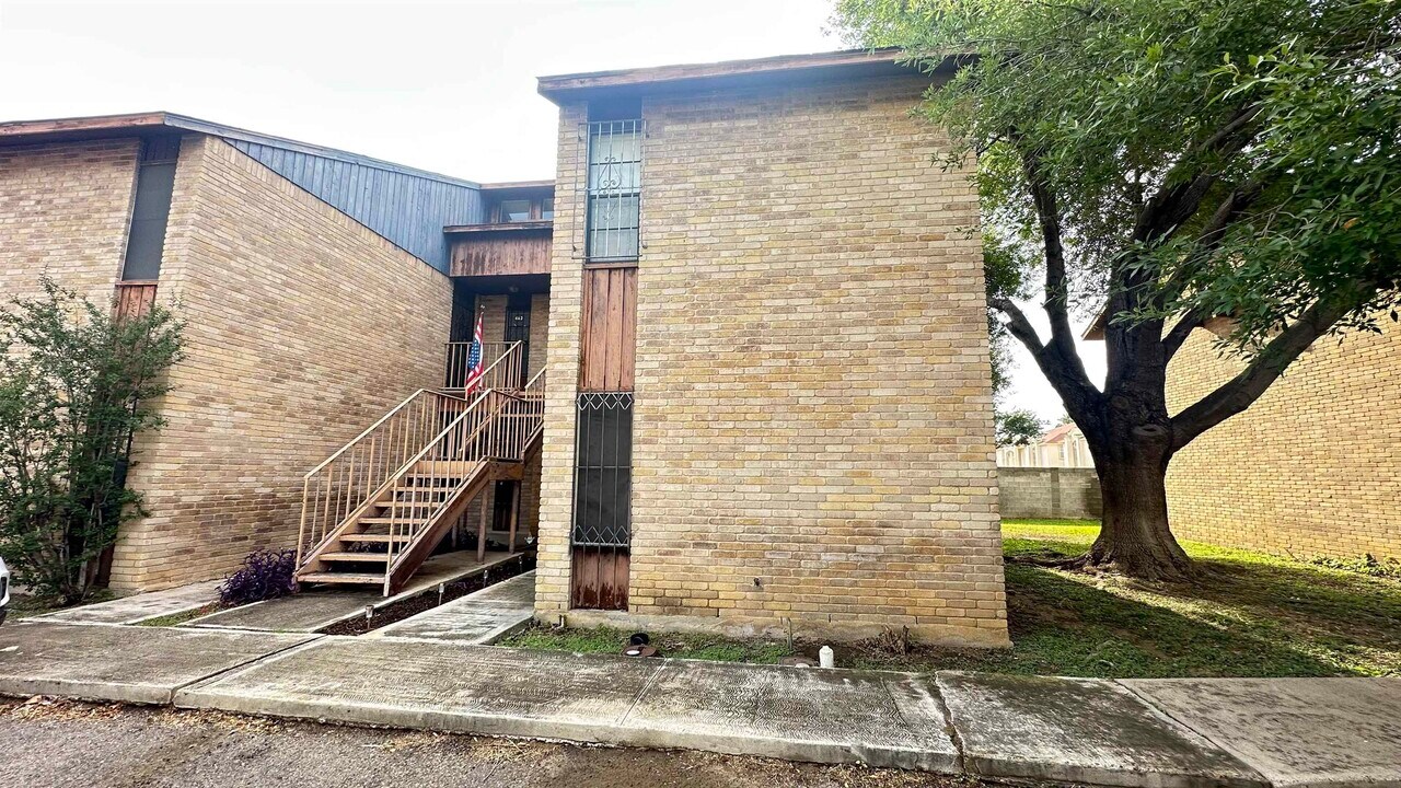 100 Aurora St in Laredo, TX - Foto de edificio