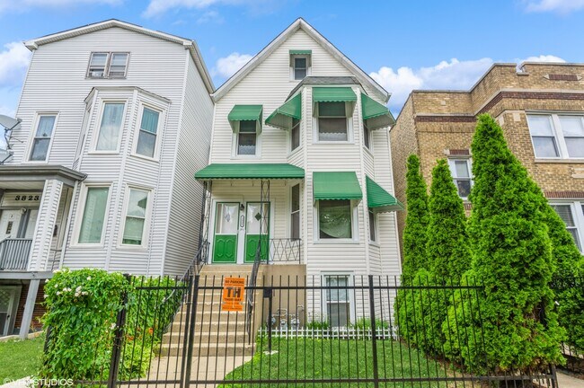 property at 3821 N Whipple St