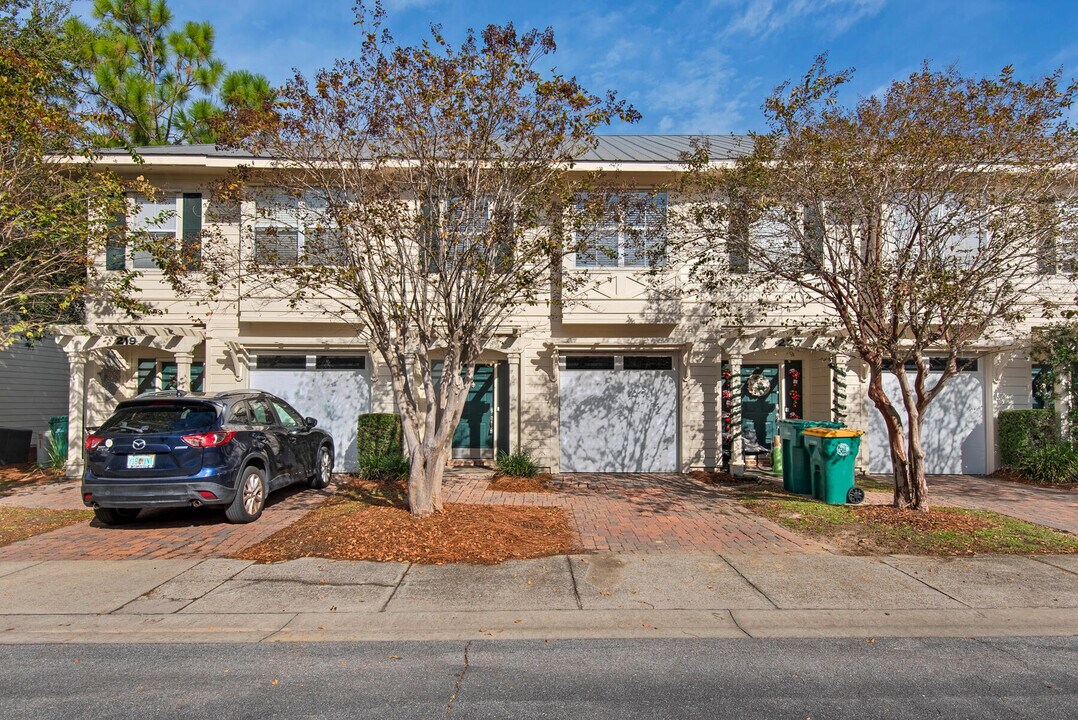 223 Mattie M Kelly Blvd in Destin, FL - Building Photo