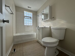 7700 S Peoria St in Chicago, IL - Building Photo - Interior Photo