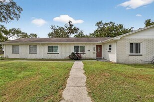 1601 Alder Way in Brandon, FL - Building Photo
