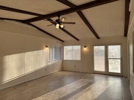 205 Town North Dr in Terrell, TX - Building Photo