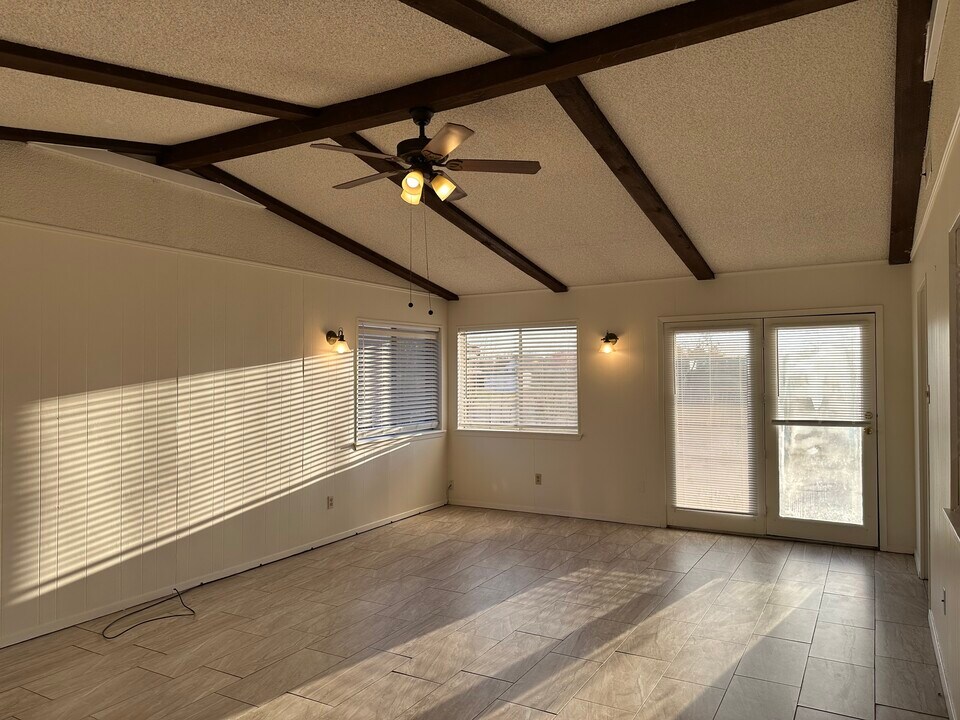 205 Town North Dr in Terrell, TX - Foto de edificio