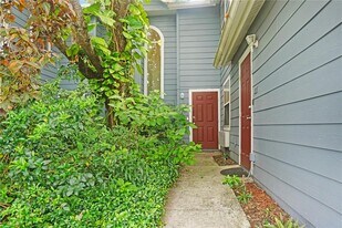 215 Mango Dr in Davenport, FL - Building Photo