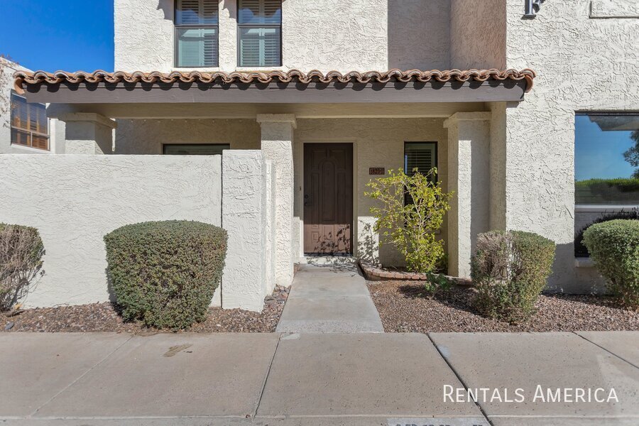 1820 E Frier Dr in Phoenix, AZ - Building Photo