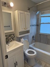 28243 Schram St in Roseville, MI - Foto de edificio - Building Photo