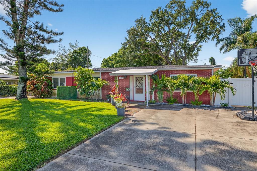 1760 75th Ave N in St. Petersburg, FL - Building Photo