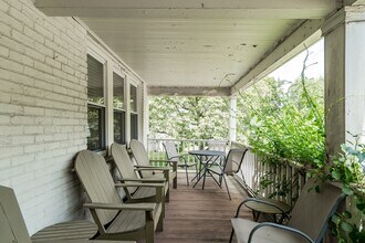 9 Keefe Ave, Unit #1 in Newton, MA - Foto de edificio - Building Photo