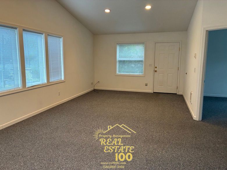 838 SE Oar Ave in Lincoln City, OR - Building Photo