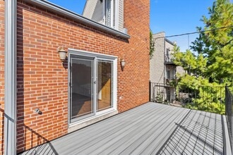 911 N Fairfield Ave, Unit 2 in Chicago, IL - Building Photo - Building Photo