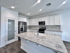 6692 E Cambridge Ave in Fresno, CA - Building Photo