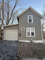 111 Center Ave in Aurora, IL - Building Photo