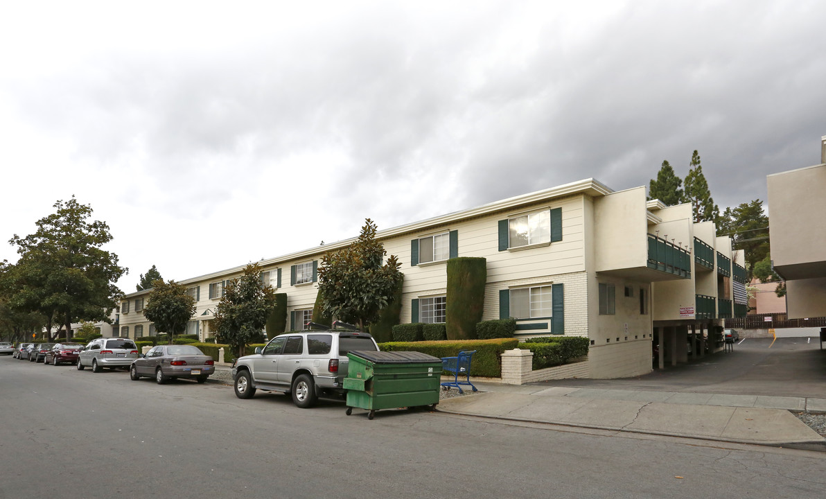 Colonial House South in San Jose, CA - Building Photo