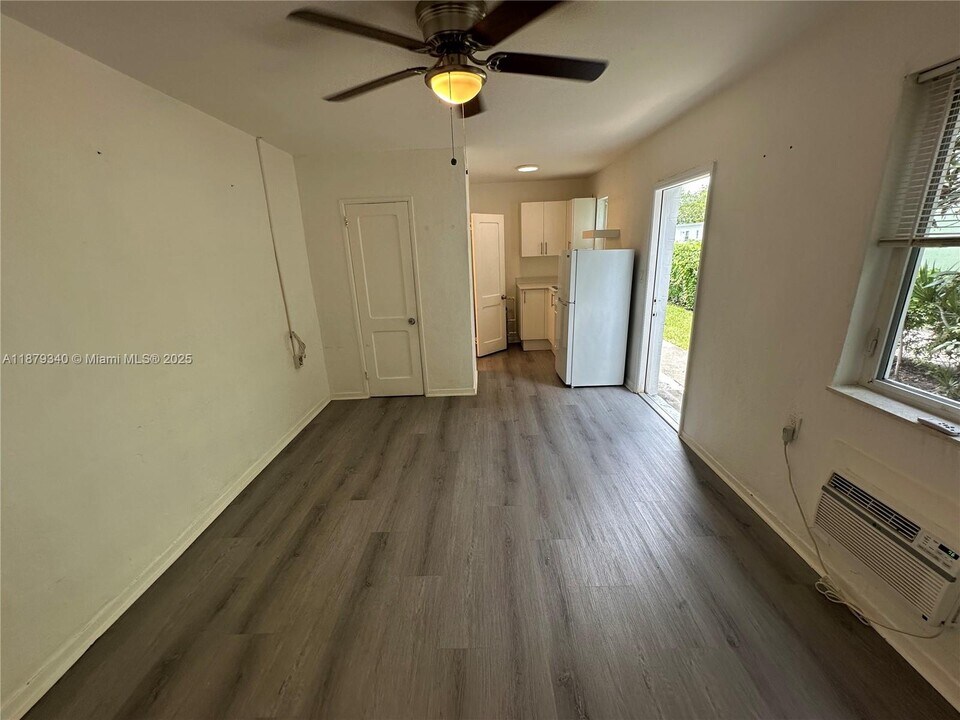 480 SW 10th St in Miami, FL - Building Photo
