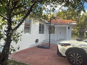 520 NW 32nd Pl in Miami, FL - Building Photo - Building Photo