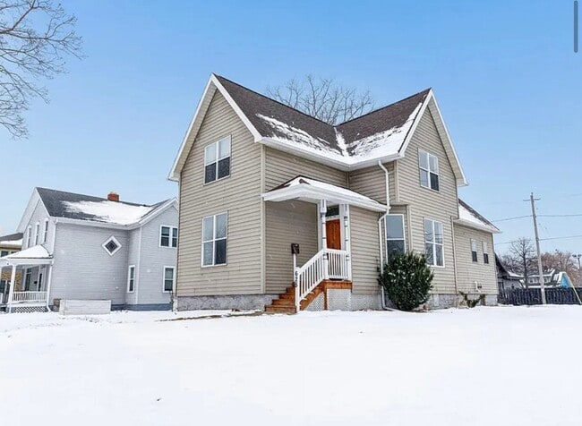 623 N Maple Ave