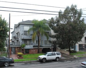 5319 Cartwright Ave in North Hollywood, CA - Foto de edificio - Building Photo