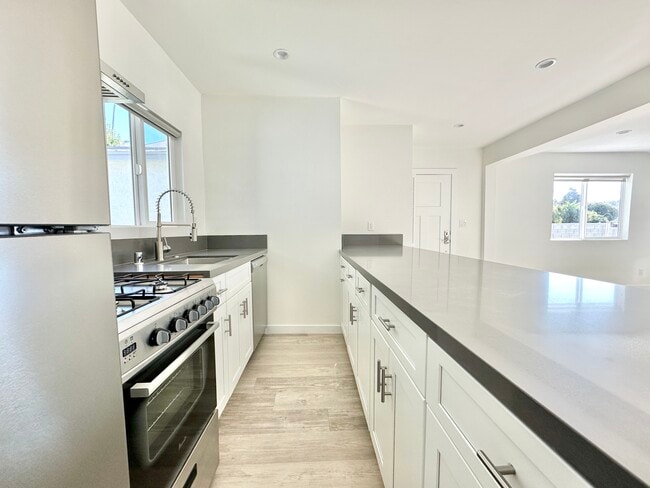 2429 W Ave 33 in Los Angeles, CA - Building Photo - Building Photo