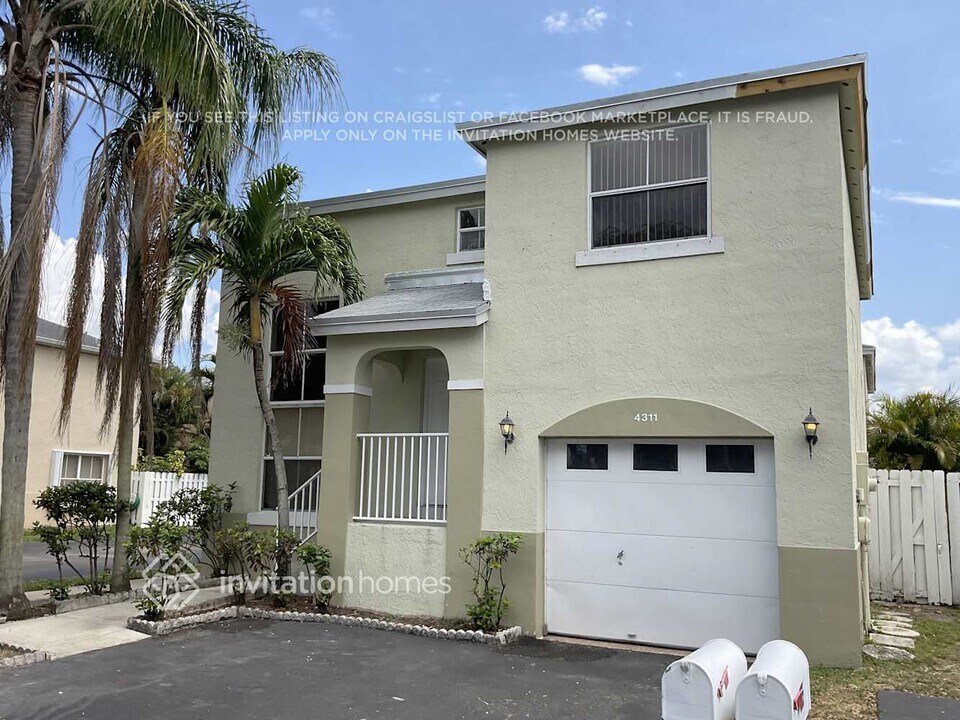 4311 SW 72nd Terrace in Davie, FL - Building Photo