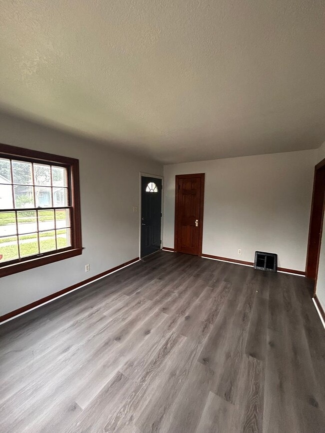 4114 Monroe St in Fort Wayne, IN - Building Photo - Building Photo