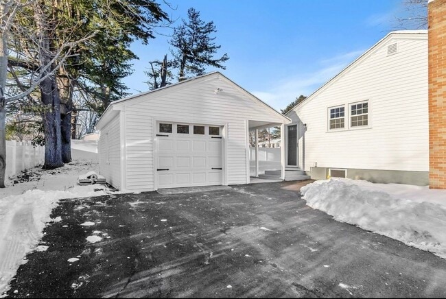 13 Centerville Dr in Salem, NH - Building Photo - Building Photo