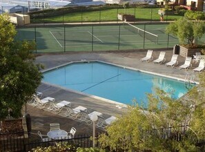 555 Pierce St, Unit 1042 in Albany, CA - Building Photo - Building Photo