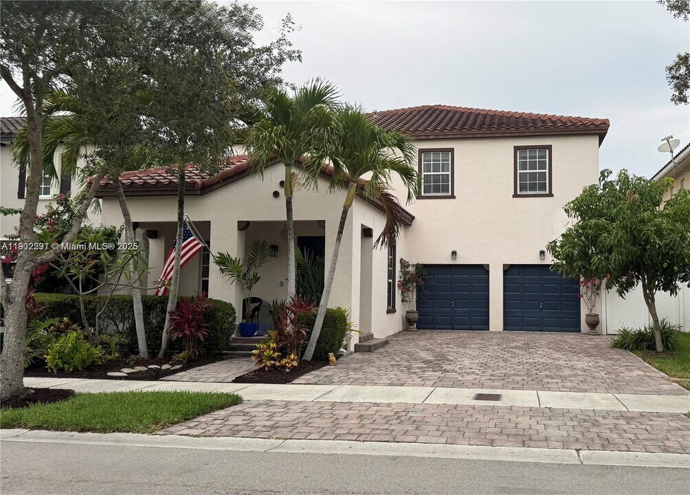 17145 SW 92nd St in Miami, FL - Building Photo