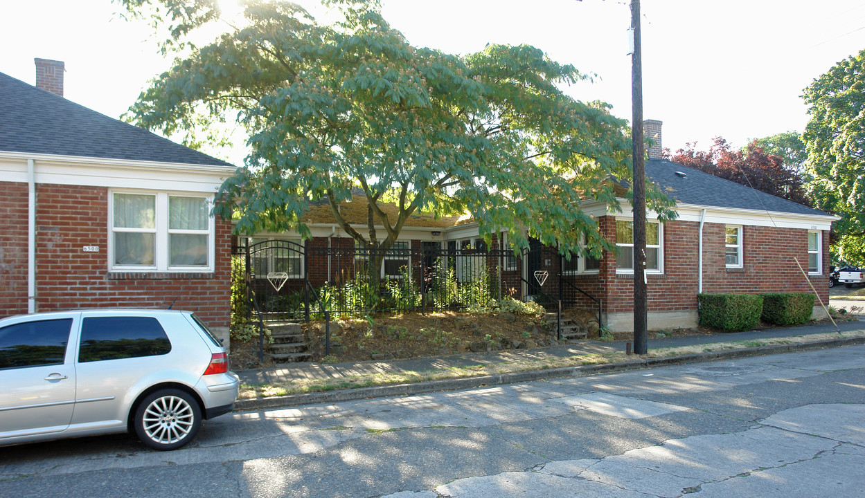 6500 N Michigan Ave in Portland, OR - Foto de edificio