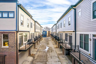 Brownstones on Grand in Des Moines, IA - Building Photo - Building Photo