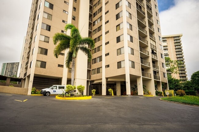 property at 98-487-487 Koauka Loop