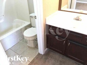 7090 Maryland Ct in Memphis, TN - Foto de edificio - Building Photo