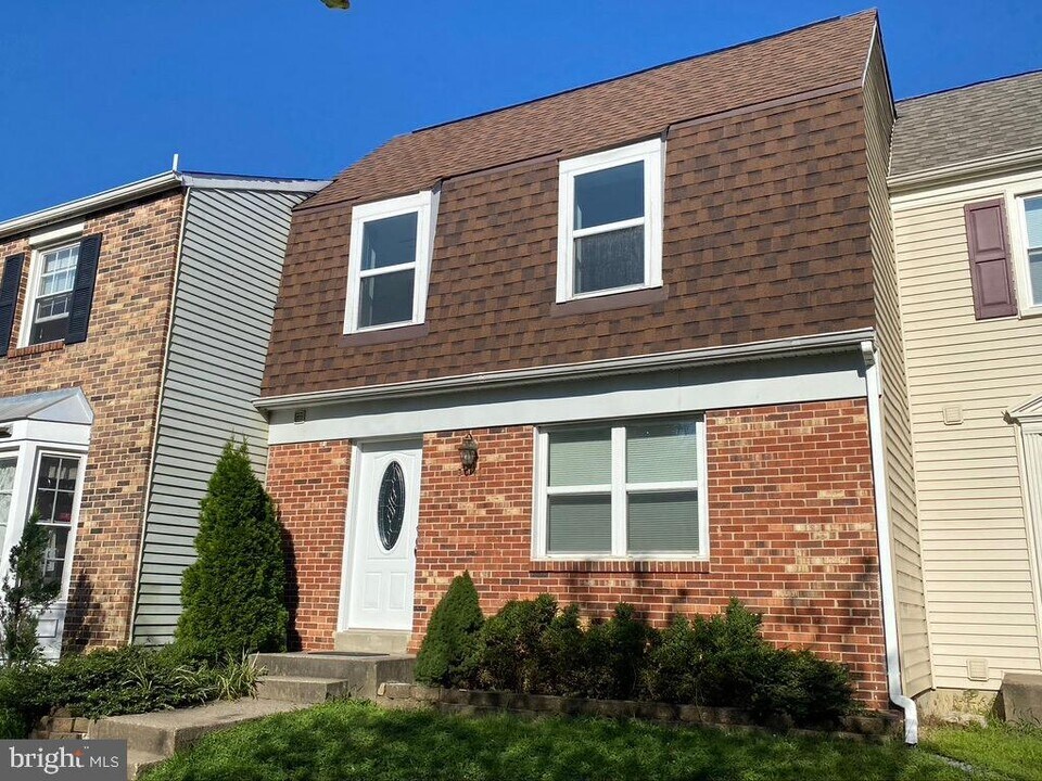 3041 Talking Rock Dr in Fairfax, VA - Foto de edificio