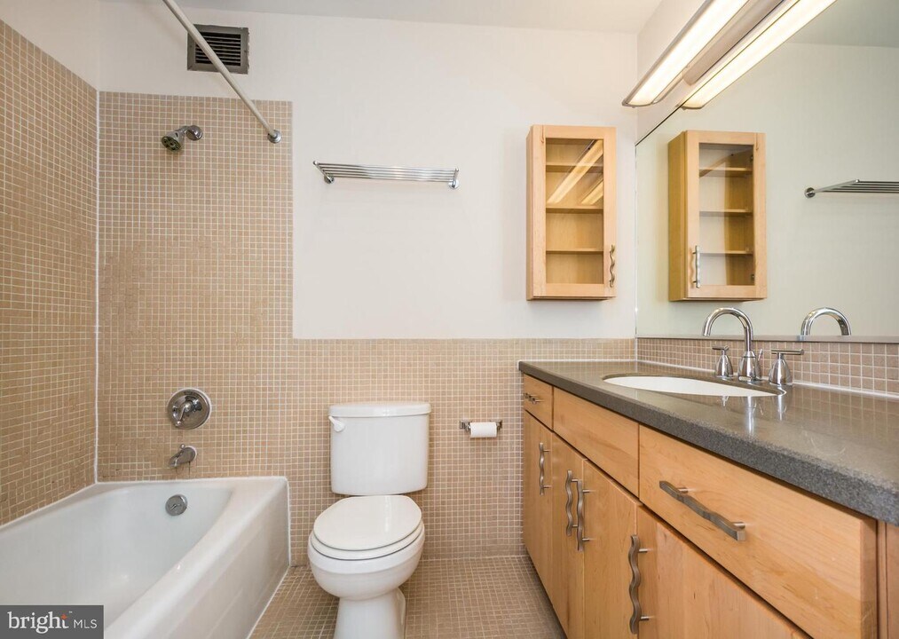 4000 N Charles St-Unit -809 in Baltimore, MD - Foto de edificio
