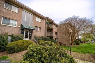 12701 Dara Dr, Unit 104 in Woodbridge, VA - Building Photo