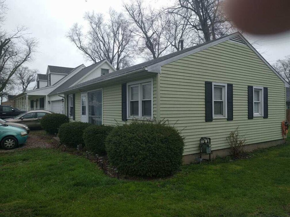 216 Erie Ave in Huron, OH - Building Photo