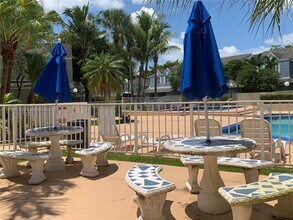 17500 NW 67th Pl in Hialeah, FL - Building Photo - Building Photo