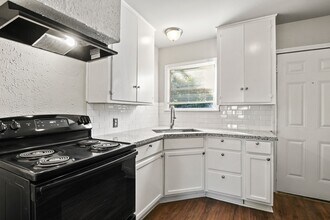 911 Patsy Dr in Baytown, TX - Building Photo - Building Photo