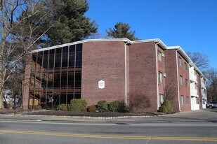 915 Edgell Rd in Framingham, MA - Building Photo