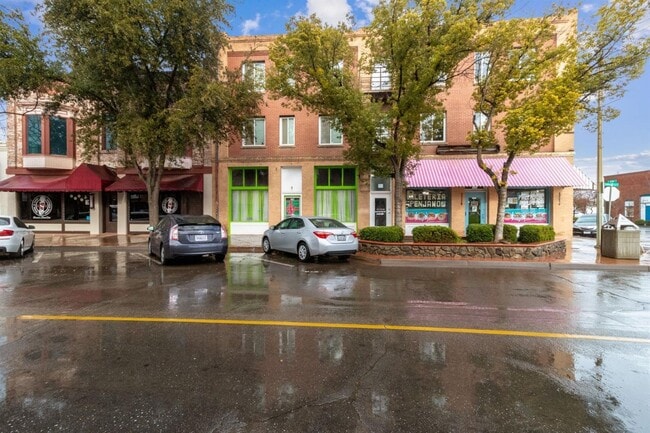 property at 186 S L St